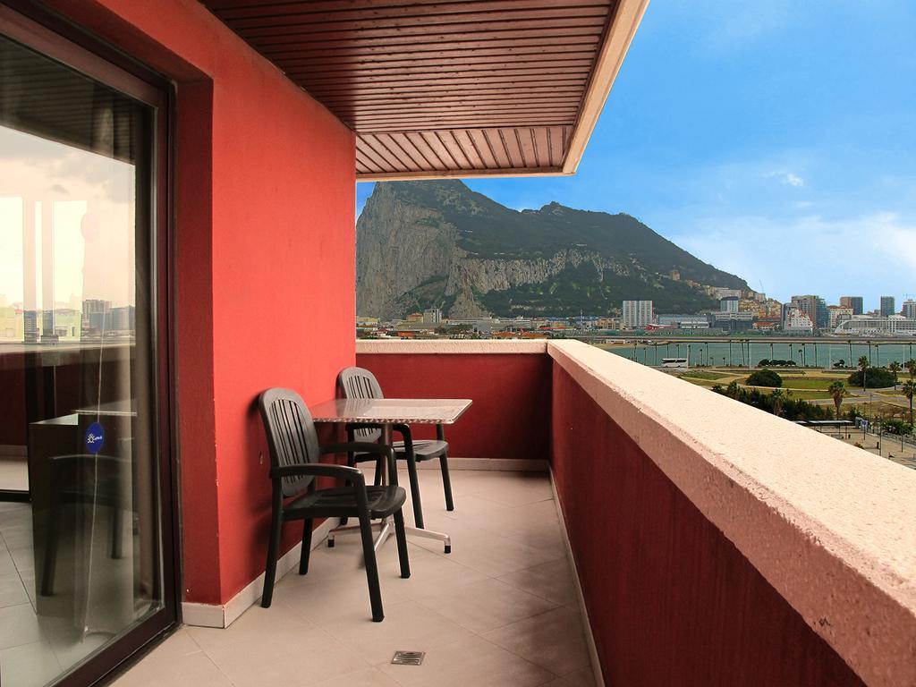 Hotel Ohtels Campo De Gibraltar à La Línea de la Concepción Extérieur photo